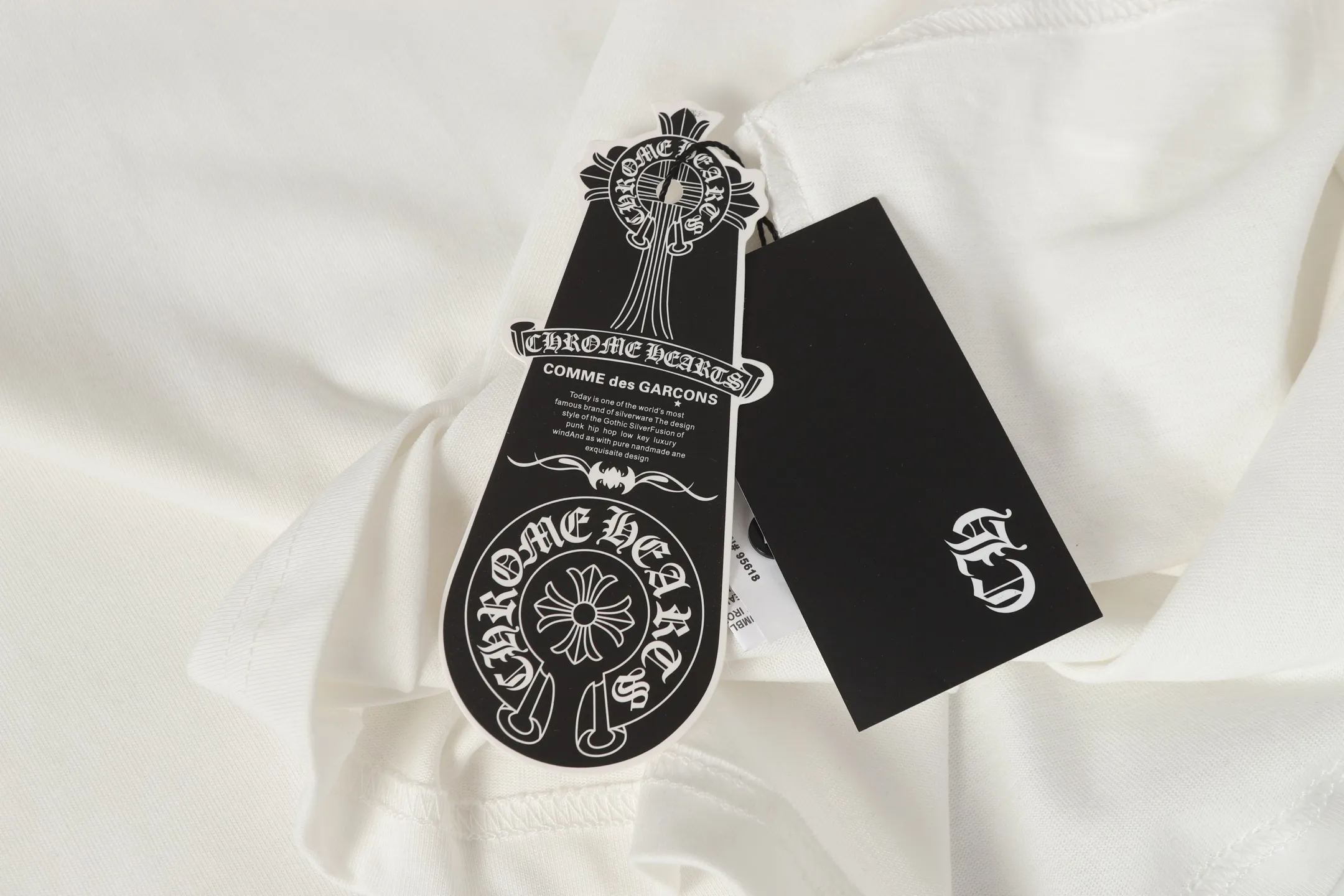 P150 Cross-border model, please do not place an order if you are looking for quality -Chrome Hearts/Chrome Hearts Sanskrit printed popular long-sleeved T-shirt -High weight, high density and high quality. The wool is soft, delicate and skin-friendly. Soft and silky to the touch. Excellent warmth and skin-friendly properties. -Customized weaving and dyeing, no color difference, regardless of fabric or workmanship details. Comparing the ordinary version on the market -Colour: black white -Size: S M L XL